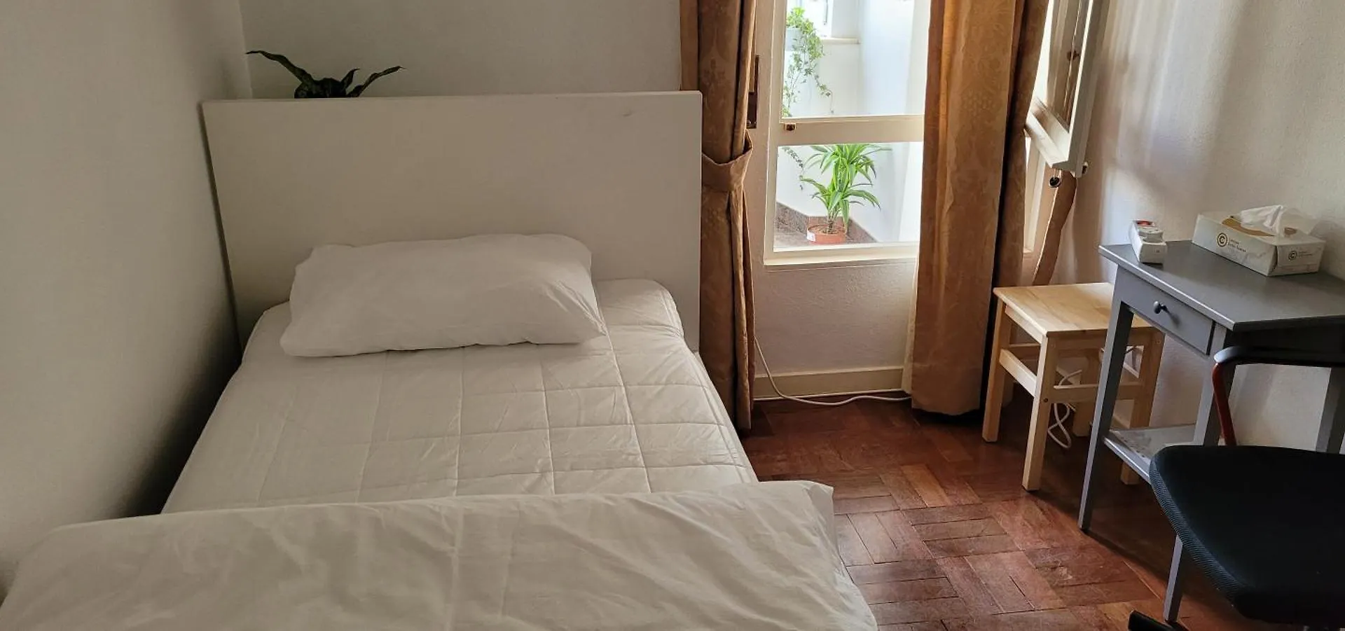 Homestay Cozy Room Near Metro & Airport Lisbon