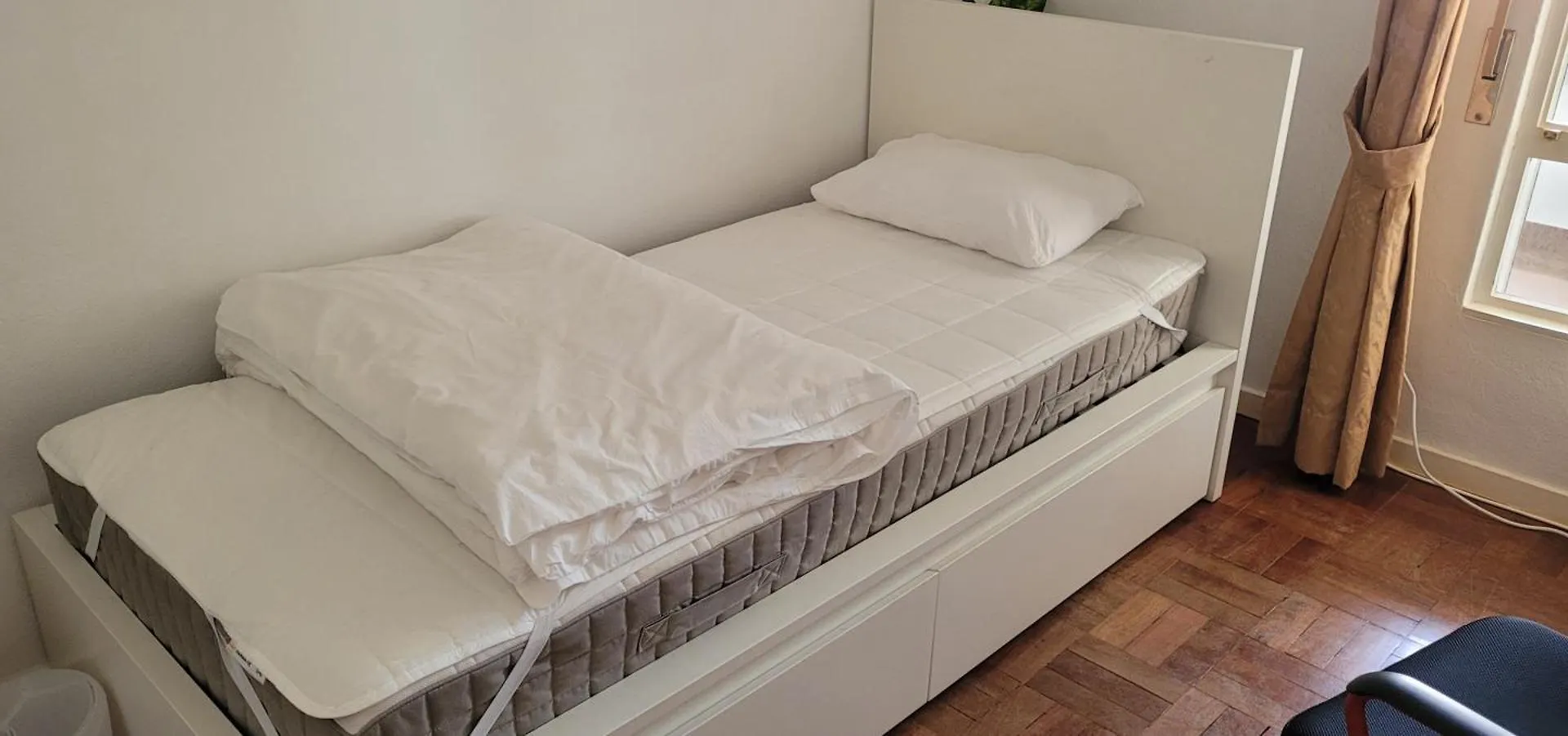 Cozy Room Near Metro & Airport Lisbon